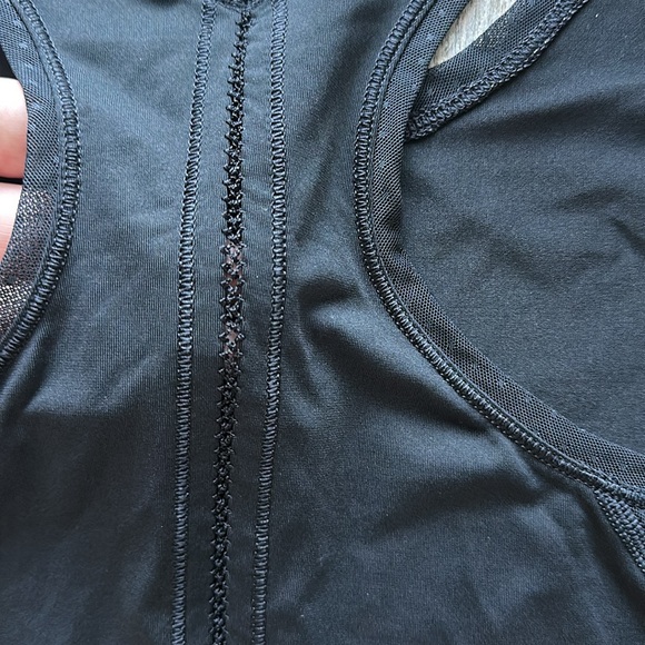 Lululemon black tank top size 4 - Picture 9 of 10